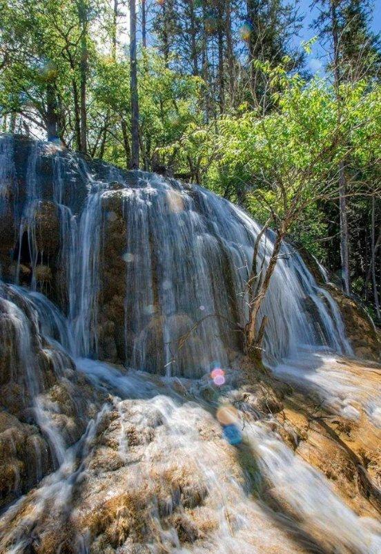 诸葛亮出山时,水镜先生仰天大笑说10个字,暗示了孔明的最终结局